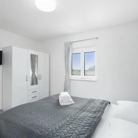 Modern Lila C6 2 - 300 M From The Apartman *