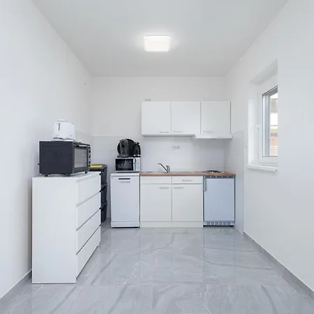 Apartman Modern Lila C6 2 - 300 M From The *